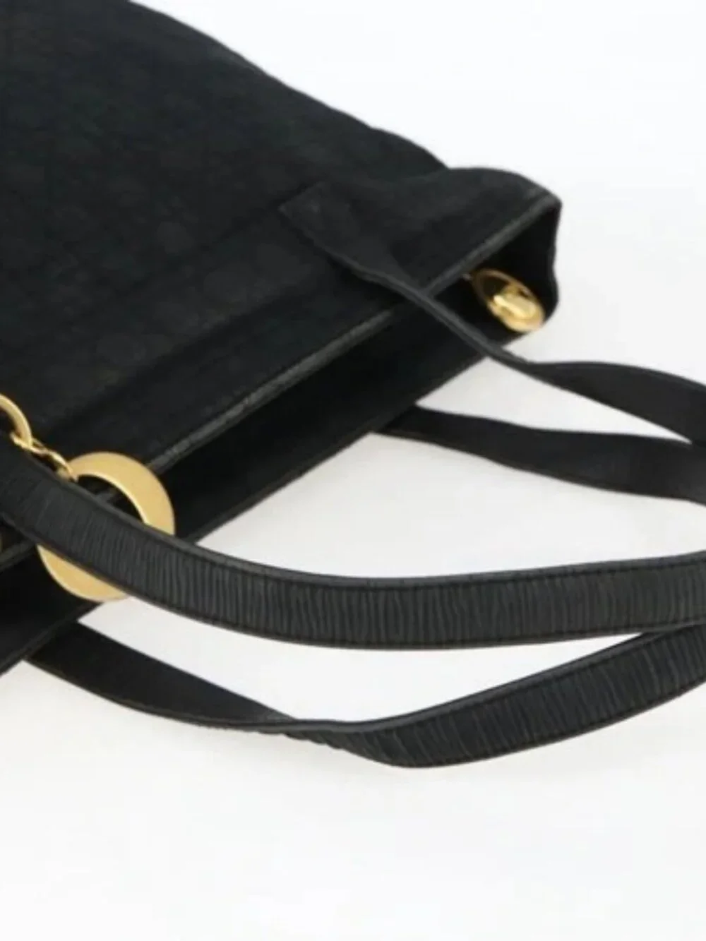 Dior brand	christian color	black